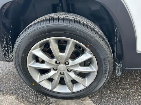 Used 2018 Jeep Cherokee Limited image 4