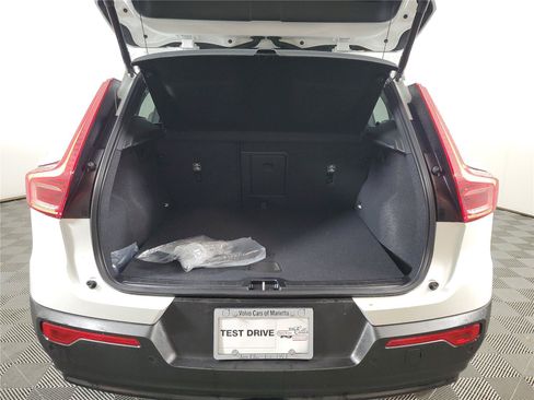 Certified 2026 Volvo XC40 B5 Core w/ Climate Package AWD/4WD image 9