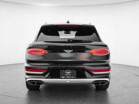 Used 2023 Bentley Bentayga Extended Wheelbase AWD/4WD image 7