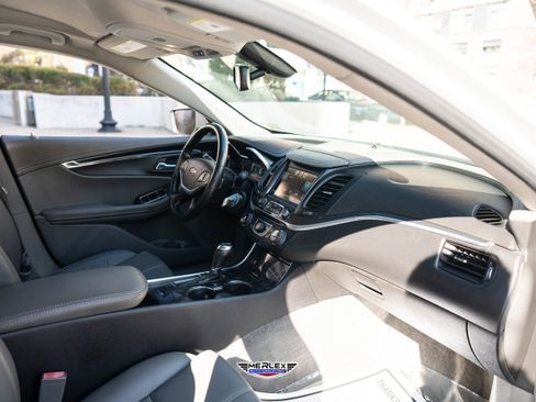 Used 2015 Chevrolet Impala LT w/ Convenience Package image 16