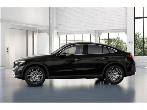 Used 2025 Mercedes-Benz GLC 300 4MATIC image 35