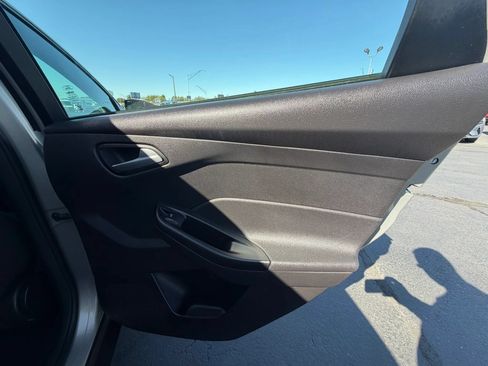 Used 2015 Ford Focus SE FWD image 17