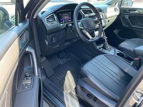 Used 2022 Volkswagen Tiguan SE FWD image 8