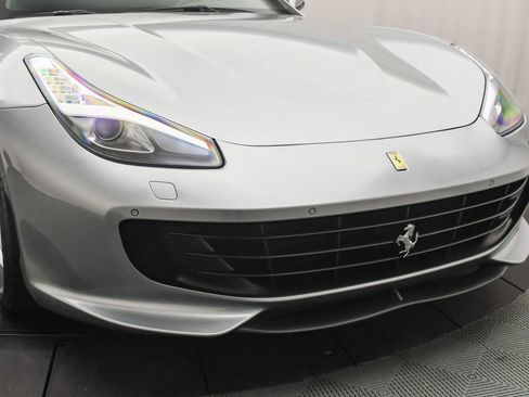 Used 2018 Ferrari GTC4Lusso T image 27