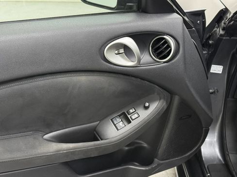Used 2019 Nissan 370Z Touring Sport RWD image 25