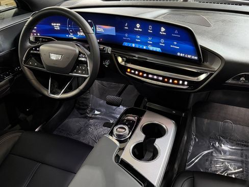 Certified 2024 Cadillac Lyriq Tech AWD/4WD image 4
