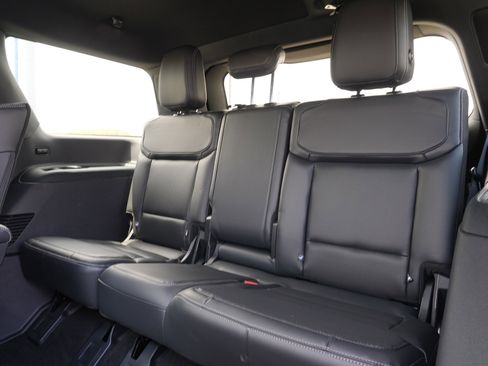 Used 2025 Ford Expedition Platinum w/ Stealth Performance Package AWD/4WD image 29