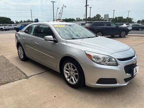 Used 2015 Chevrolet Malibu LT w/ Power Convenience Package FWD image 7