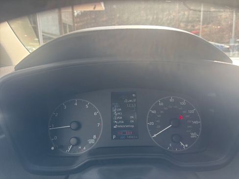 Used 2025 Toyota Corolla LE image 39