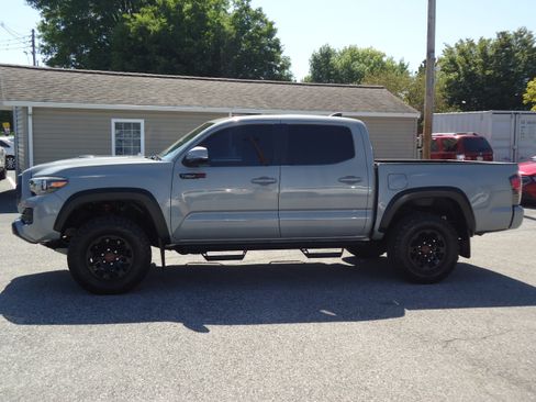 Used 2017 Toyota Tacoma TRD Pro AWD/4WD image 6