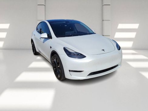 Used 2022 Tesla Model Y Performance image 3