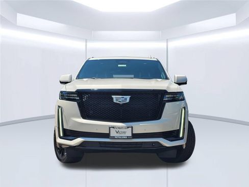 Used 2022 Cadillac Escalade Sport Platinum w/ LPO, ONYX Package AWD/4WD image 3