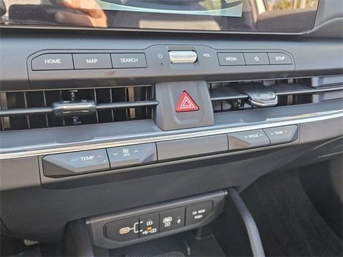 New 2025 Kia K4 EX image 18