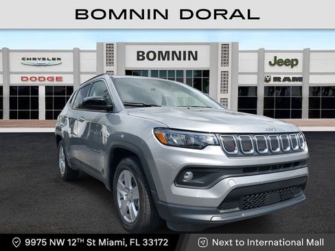 Used 2022 Jeep Compass Latitude image 1