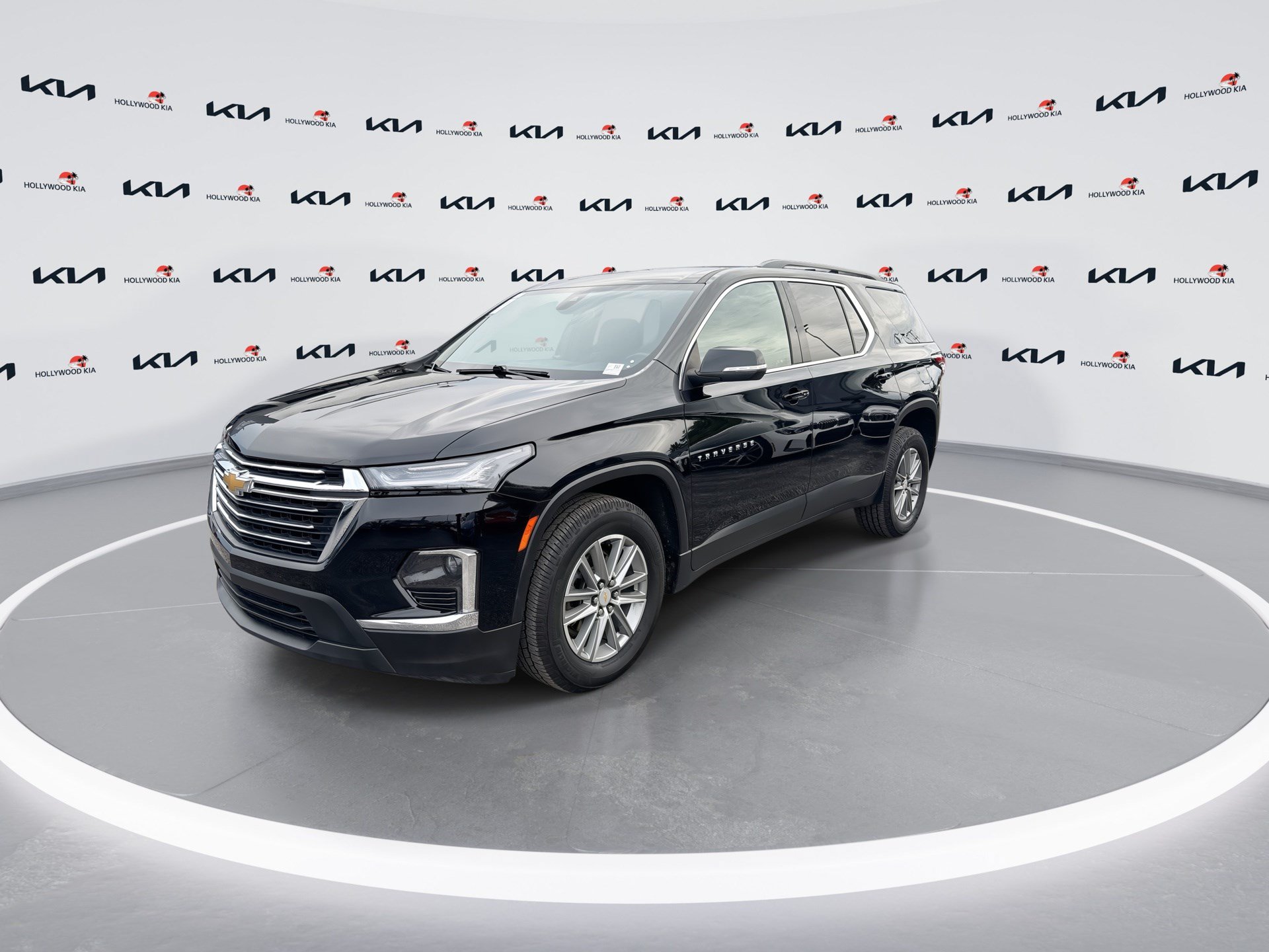 Used 2023 Chevrolet Traverse LT w/ LPO, Cargo Package AWD/4WD image 4