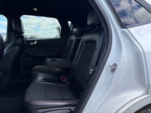 Used 2023 Ford Escape ST-Line FWD image 14