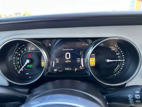 Used 2022 Jeep Wrangler Unlimited Sahara AWD/4WD image 31