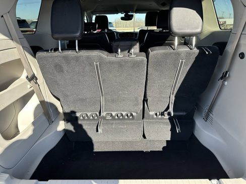 Used 2022 Chrysler Pacifica Touring-L image 10