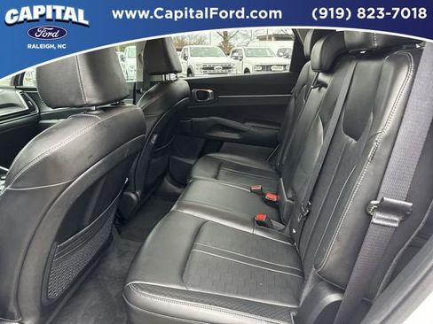 Used 2024 Kia Sorento S image 16
