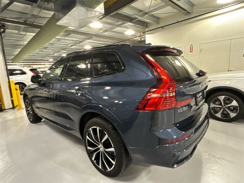 Certified 2025 Volvo XC60 B5 Plus image 4