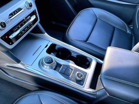 Used 2024 Ford Explorer XLT w/ Equipment Group 202A image 18