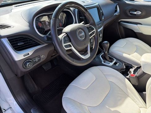 Used 2018 Jeep Cherokee Overland w/ Technology Group image 35