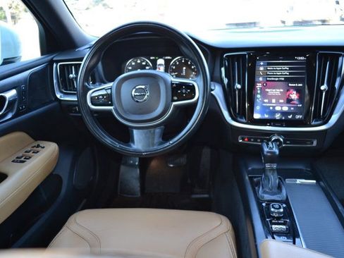 Used 2020 Volvo V60 T5 Cross Country image 22