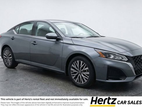 Used 2025 Nissan Altima 2.5 SV image 1