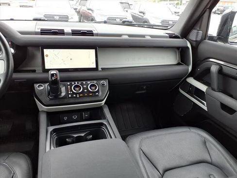 Used 2022 Land Rover Defender 110 SE image 16