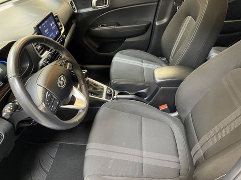 Used 2025 Hyundai Venue SEL FWD image 18