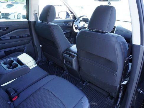 New 2025 Nissan Pathfinder SV image 11