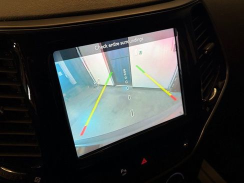 Used 2019 Jeep Cherokee Limited image 15