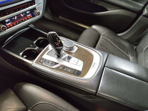 Used 2020 BMW 740i RWD image 26