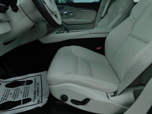 Used 2024 Volvo XC90 B6 Plus w/ Protection Package Premier image 24