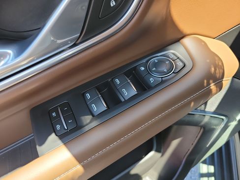 Certified 2024 Chevrolet Suburban High Country w/ Advanced Technology Package AWD/4WD image 18