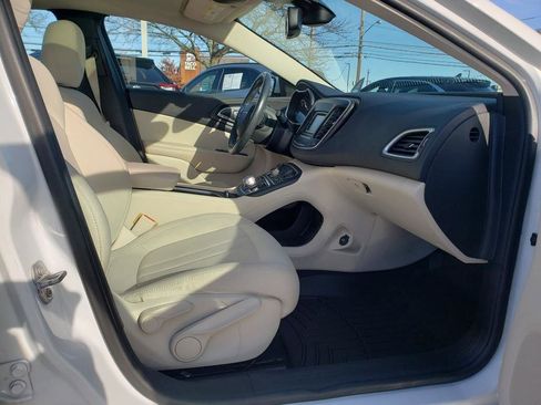 Used 2015 Chrysler 200 Limited w/ Convenience Group image 21