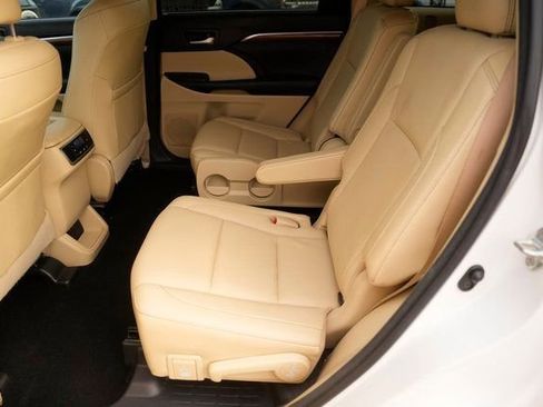 Used 2018 Toyota Highlander Limited image 13