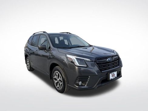 Used 2023 Subaru Forester Premium image 3