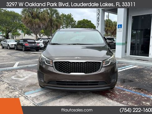 Used 2016 Kia Sedona LX w/ LX Convenience Package FWD image 3