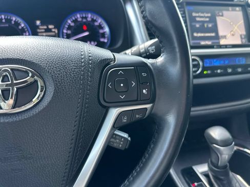 Used 2018 Toyota Highlander SE AWD/4WD image 32