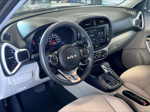 Used 2022 Kia Soul LX FWD image 4