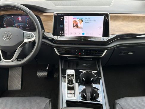 Used 2025 Volkswagen Atlas SE image 25