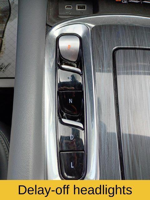 Used 2024 Buick Enclave Essence w/ Technology Package AWD/4WD image 18