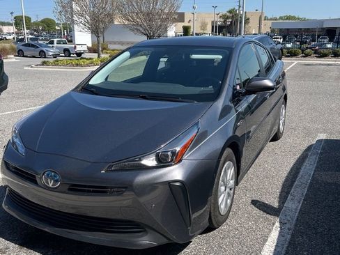 Used 2019 Toyota Prius LE image 2