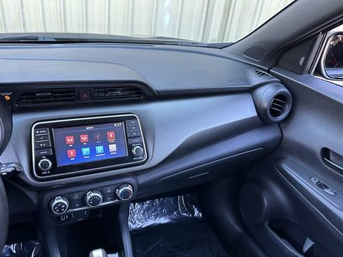 Used 2020 Nissan Kicks S image 17