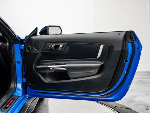 Used 2022 Ford Mustang Shelby GT500 w/ Carbon Fiber Track Pack image 94