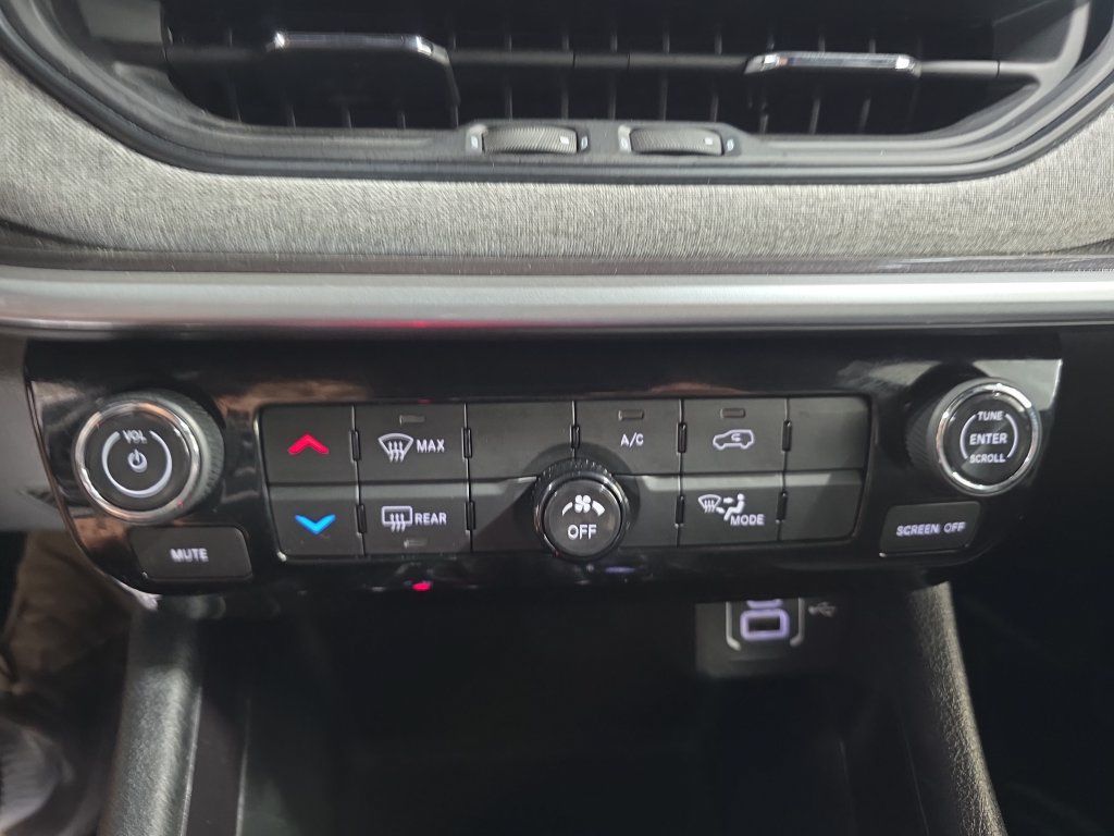 Used 2024 Jeep Compass Latitude AWD/4WD image 20