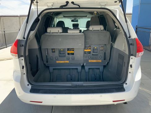 Used 2012 Toyota Sienna XLE w/ XLE Navigation Pkg FWD image 10