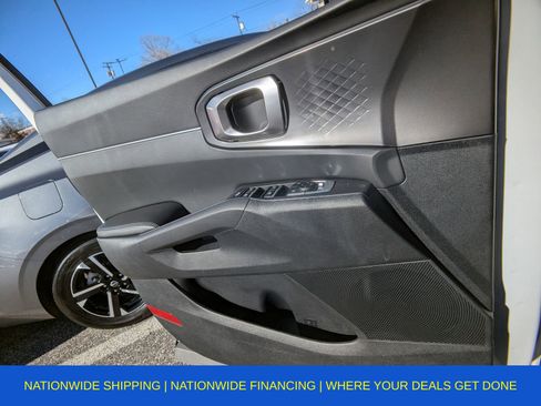 Used 2025 Kia Sorento S image 29