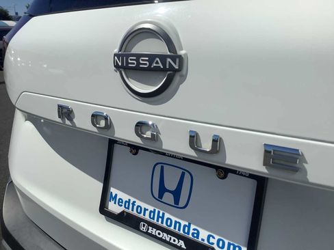 Used 2023 Nissan Rogue S AWD/4WD image 6